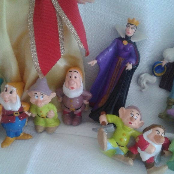 Snow White and the Seven Dwarfs - Picture 5 of 9